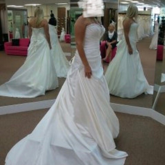 Beautiful sweetheart style wedding dress - Picture 6 of 7